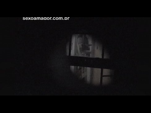 ❤️ Блонди е тајно снимена од воајер од соседството скриен зад шупливи тули ️  Секс кај нас ❤
