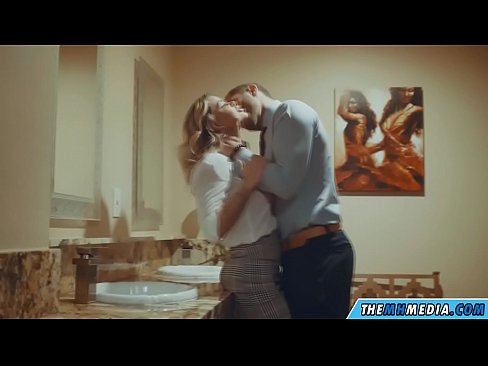 ❤️ Кога бујна русокоса ќе ве заведе во јавен тоалет ️  Секс кај нас ❤